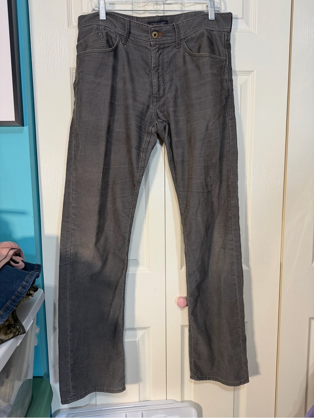 Banana Republic Corduroy Men's Straight-Leg Gray Pants - Classic Everyday Wear